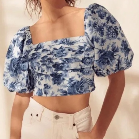 Abercrombie & Fitch Tops - Abercrombie & Fitch Blue and White Floral Puff Sleeve Crop Top Sz XL